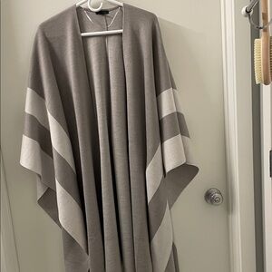 Ann Taylor Gray Knit Wrap Poncho. Perfect condition!